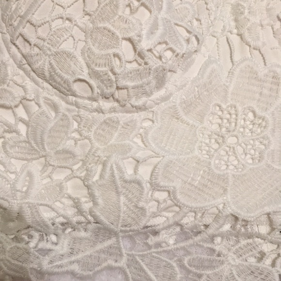 White Lace Crop Top (Size Small) - Picture 4 of 4